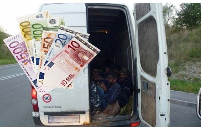 Zbardhen përgjimet e grupit që trafikonte emigrantë: “Thuaji babit ta mbajë fort mamin”