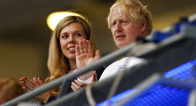 E bija 6-javëshe e Johnson infektohet rëndë me Covid