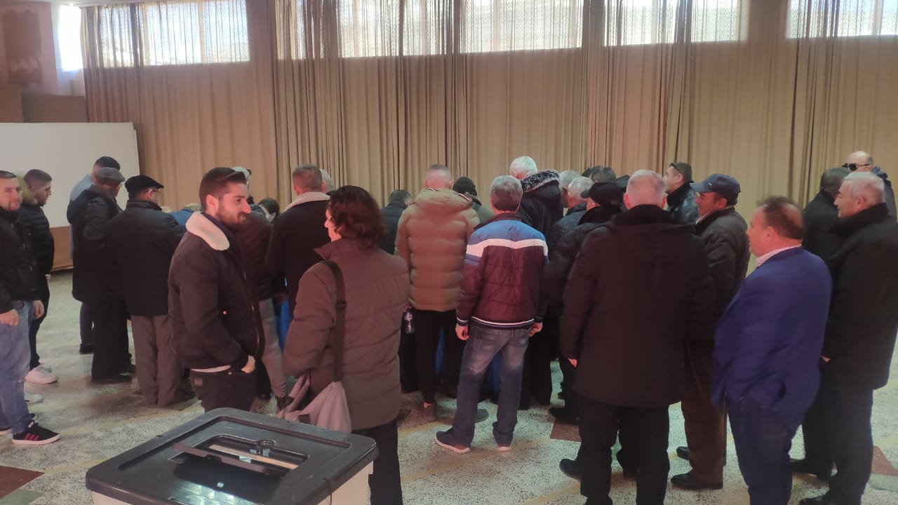 VIDEOLAJM/ Dyndje demokratësh në primaret e Durrësit