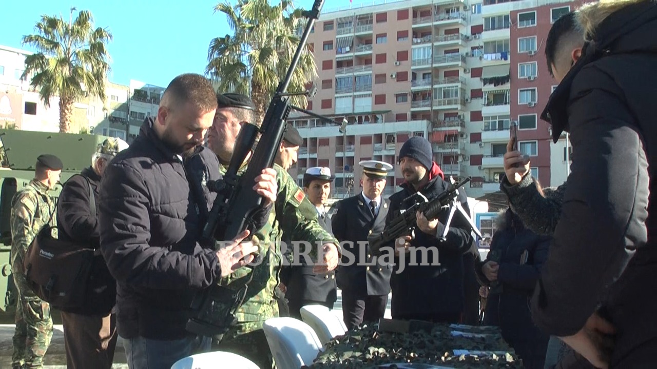 Durrës, fushatë rekrutimi për Forcat e Armatosura. Zv/ministrja Bici: Kemi mbi 150 aplikime (VIDEO)