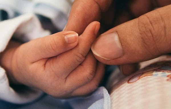 Shqiptarja shtatzënë pëson sulm kardiak/ Pas operacionit në zemër sjell në jetë fëmijën e nëntë