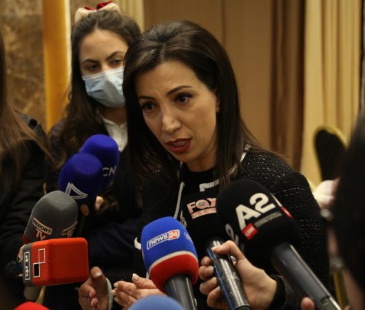 Kushi: Shkollat i mbyllëm për shkak të ngrirjes së depozitave, problem rruga e fëmijëve