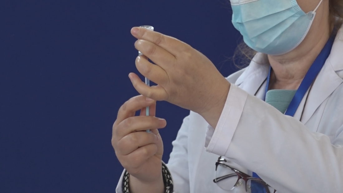 Austria, vendi i parë që miraton vaksinimin me detyrim