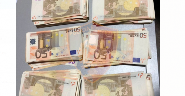 Kapen 20 mijë euro në kufi, e pëson 45-vjeçarja