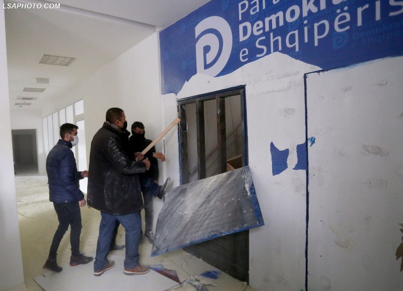 EMRAT/ Nga Kosova për të mbështetur Berishën, kush janë protestuesit që u ndaluan mbrëmë