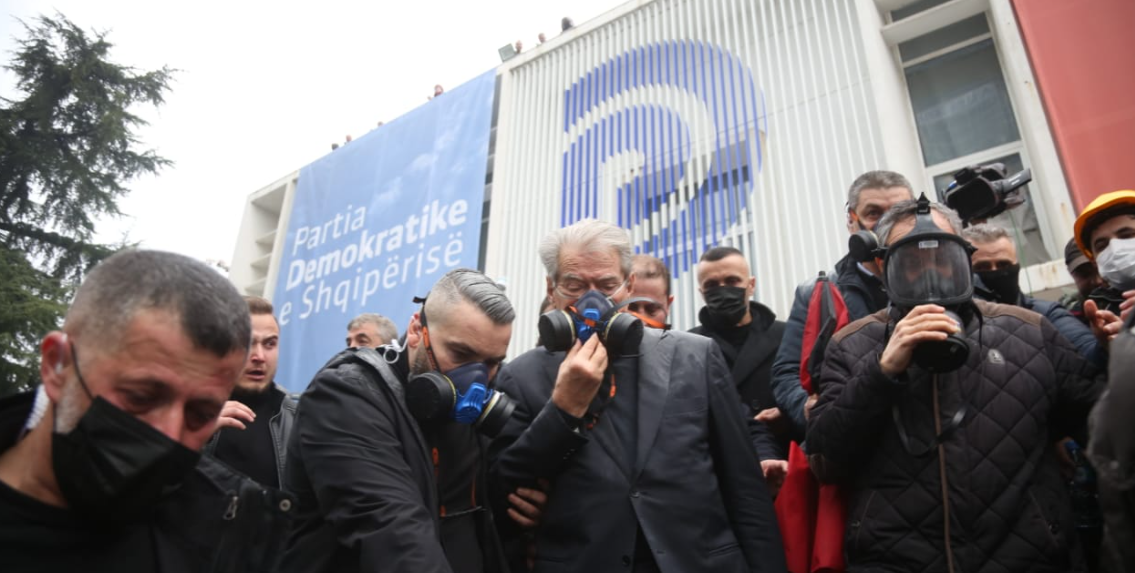 Zbardhet dosja e protestës së 8 janarit: Nga “spiuni”, tek agjentët dhe përgatitjet me meze dhe muzikë