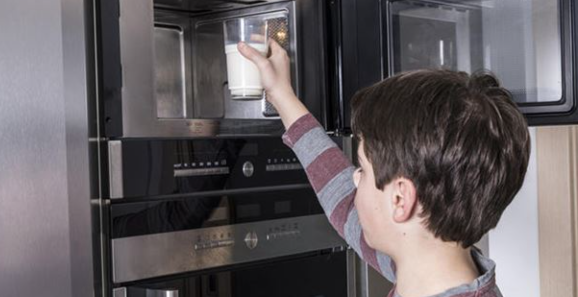 Mund të shkaktojnë helmim të rëndë, 4 ushqime që nuk duhet t’i ringrohni në mikrovale