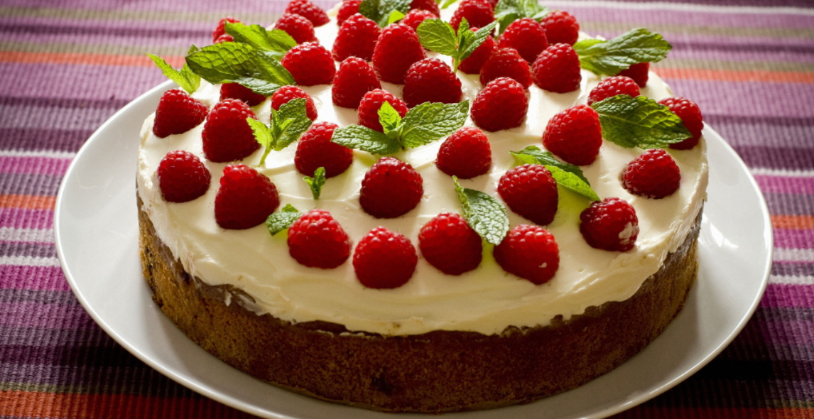 Për 20 minuta është gati: Kek i ftohtë me fruta