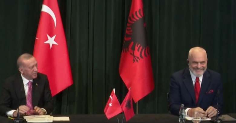 Çfarë tha Erdogan, që “shkuli” së qeshuri Edi Ramën