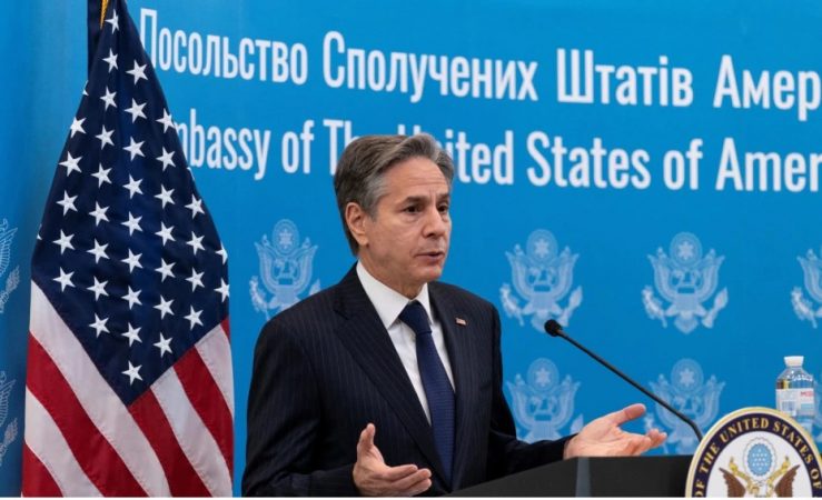 Blinken paralajmëron nga Ukraina: Rusia mund të sulmojë në një afat të shkurtër