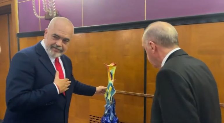 “E kam bërë vetë me këto duar, jam artist serioz unë”, Rama tregon prapaskenën nga pritja e Erdogan (VIDEO)