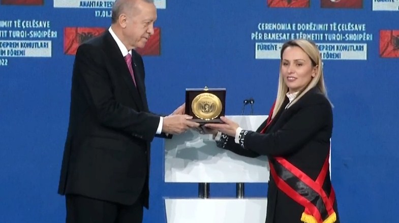 Presidenti Erdogan shpallet “Qytetar Nderi i Kurbinit”