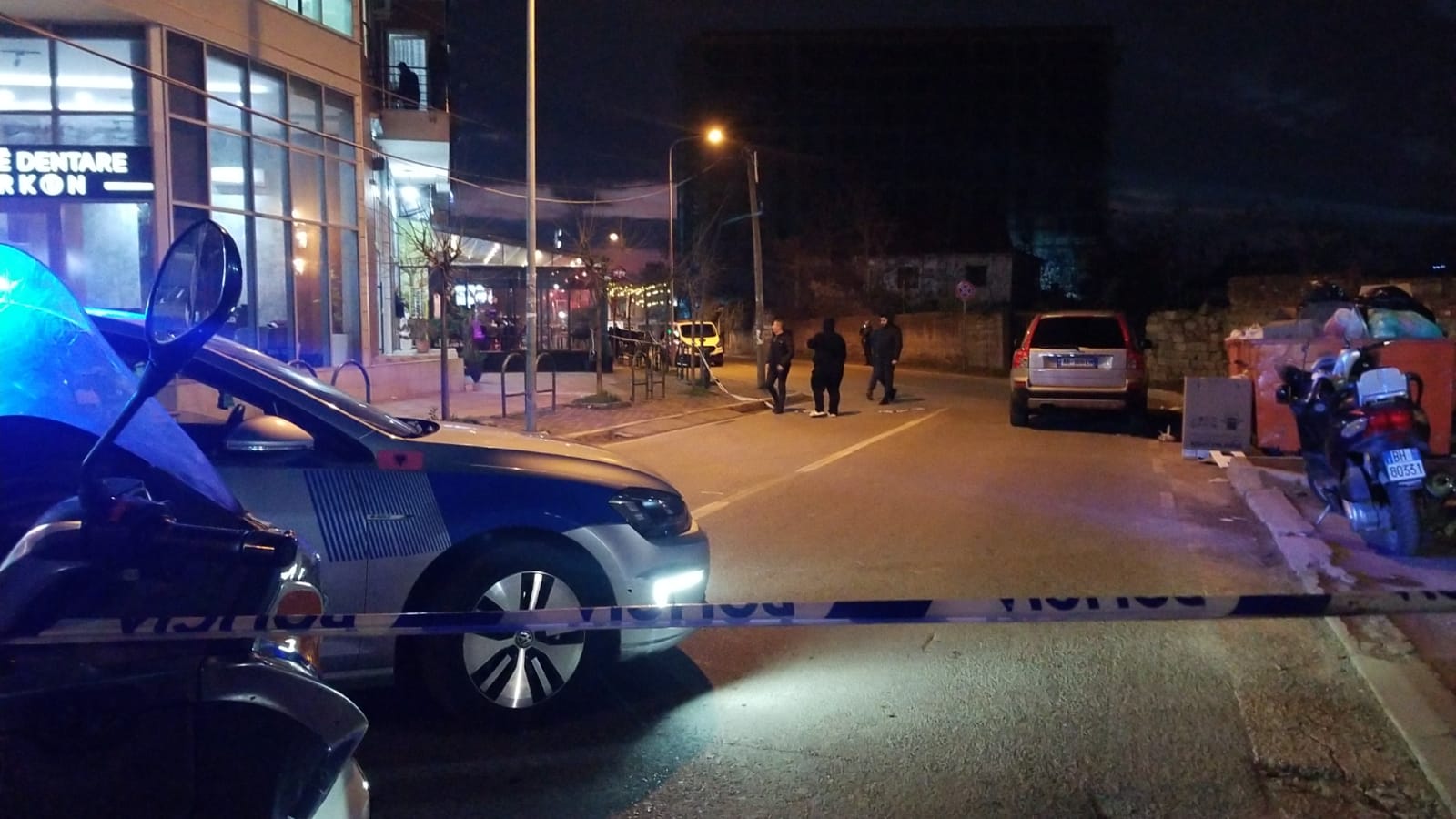 Zbardhet dinamika e krimit në Tiranë, si ia mbathi autori pasi zbrazi karikatorin brenda lokalit, e pësoi dhe kamarieri