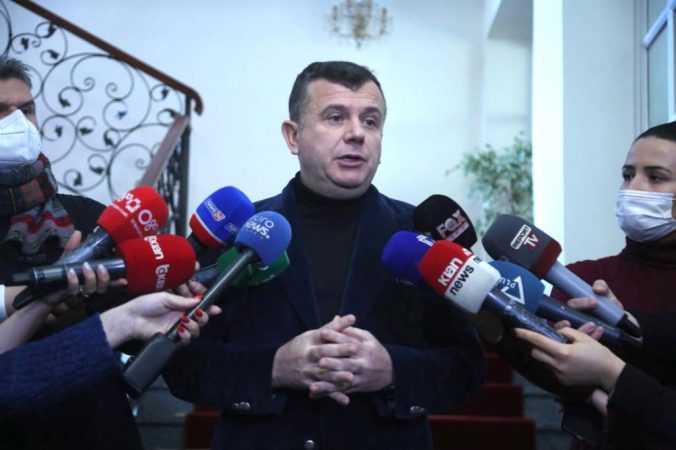 Konsultim për caktimin e datës për zgjedhjet e pjesshme vendore, Balla shkon sot në Presidencë