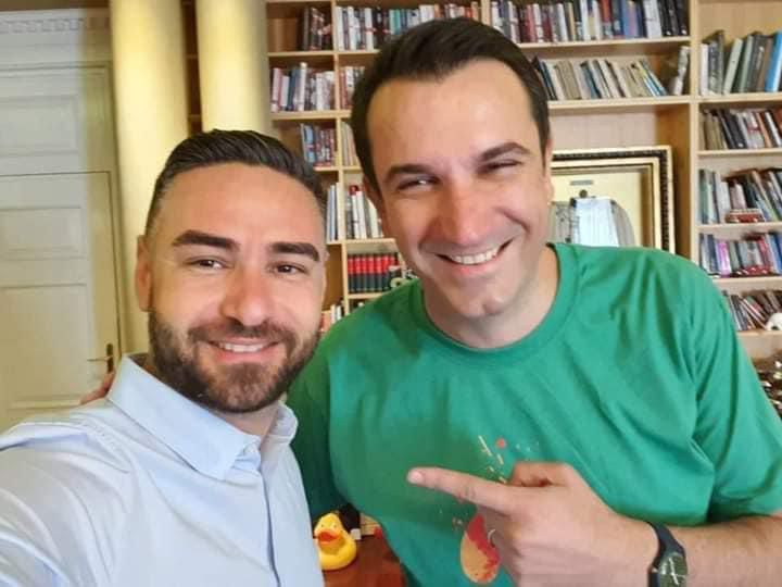 Deputeti i Bashës që pozon me Ramën dhe Veliajn