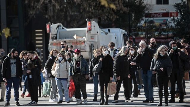 Shënohen shifra alarmante me Covid në Greqi: Mbi 18 mijë raste të reja dhe 81 të vdekur për 24-orë