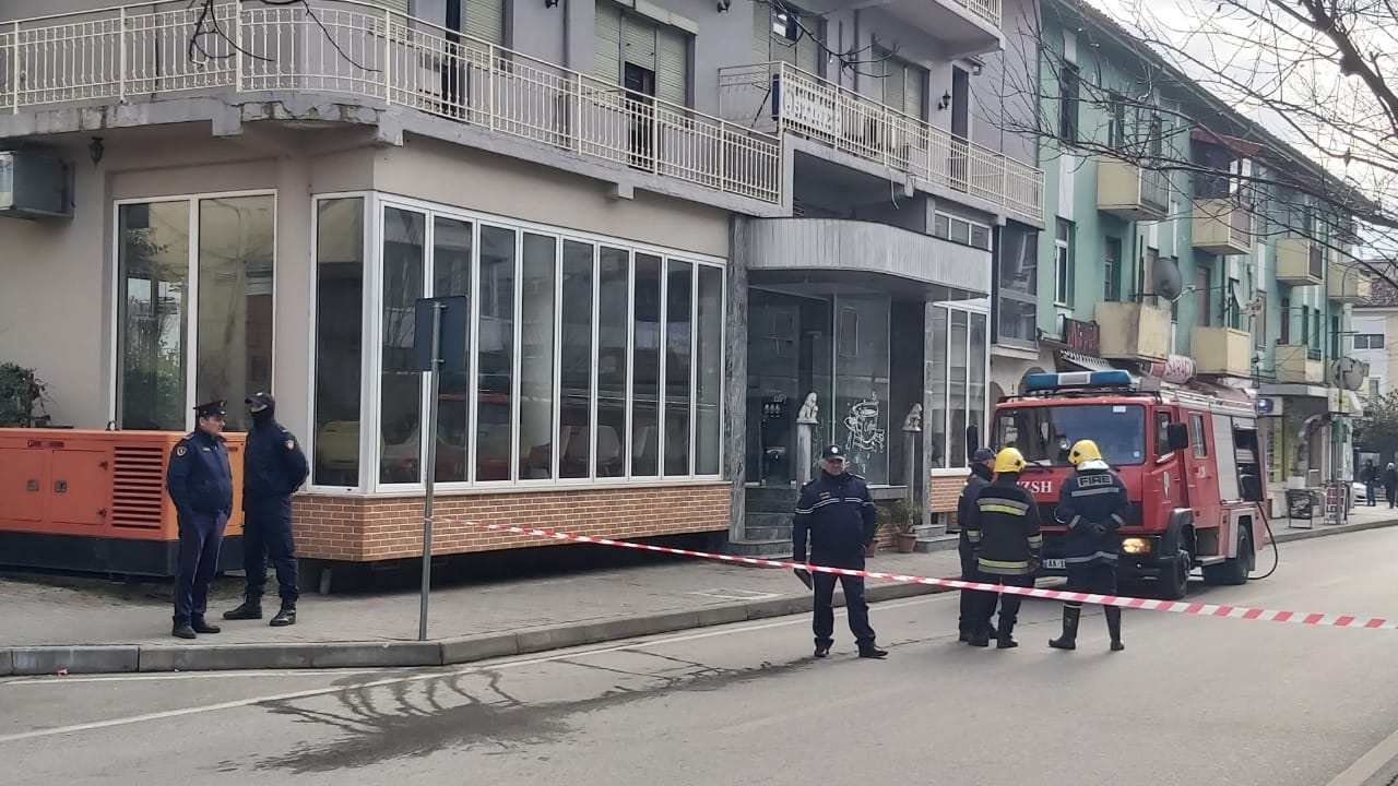 Ekspertët hapin pakon e dyshimtë në Elbasan, rezulton fals alarmi për bombë