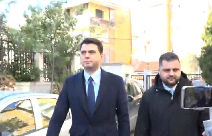 Protesta e 8 janarit, Lulzim Basha mbërrin në prokurori