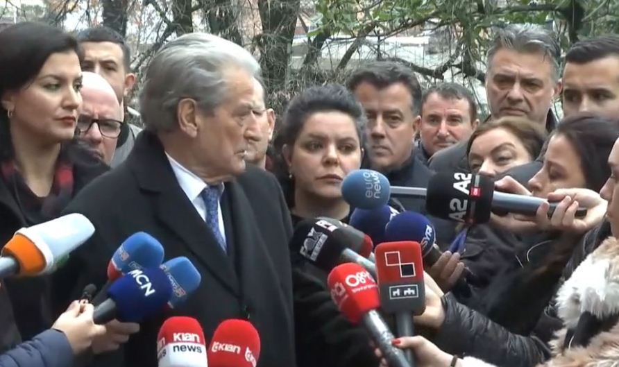 Pas protestës, Berisha kthehet në selinë e PD-së: Zotohem se asgjë nuk na pengon!