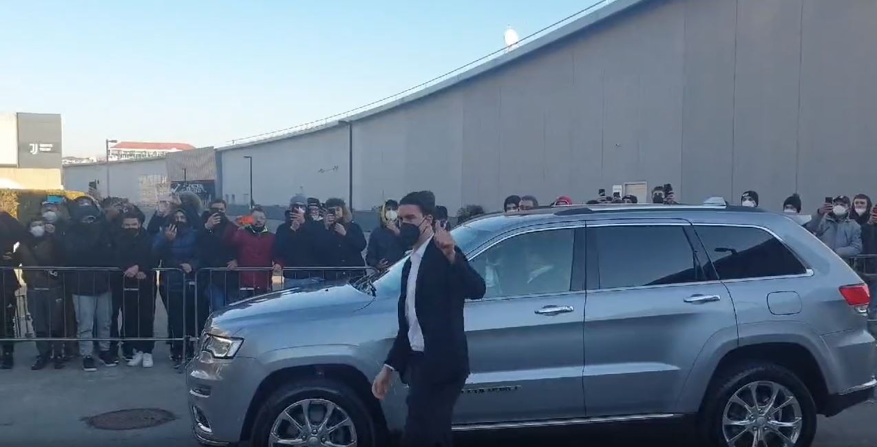 Blerja e madhe e Juventusit zbarkon në Torino, shihni pritjen që i rezervojnë tifozët bardhezi