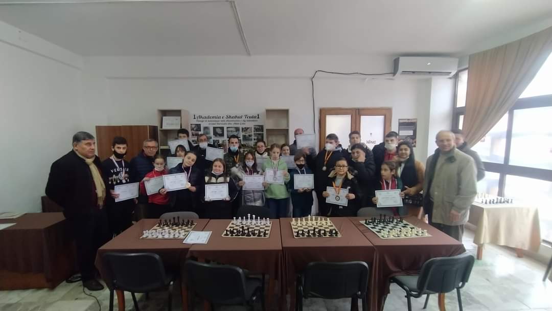 Fituesit e Kampionatit të XII të Shahut për shkollat e Durrësit, triumfojnë Ona Lala dhe Daniel Isteri (FOTO)