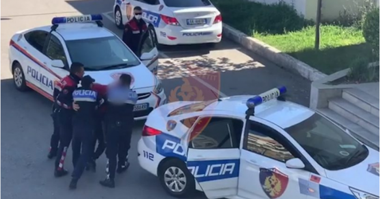 “Pikërisht në Kohë”/ Kush janë 3 të arrestuarit që mbanin mbyllur dhe kërcënonin 30 persona në Laprakë (EMRAT)