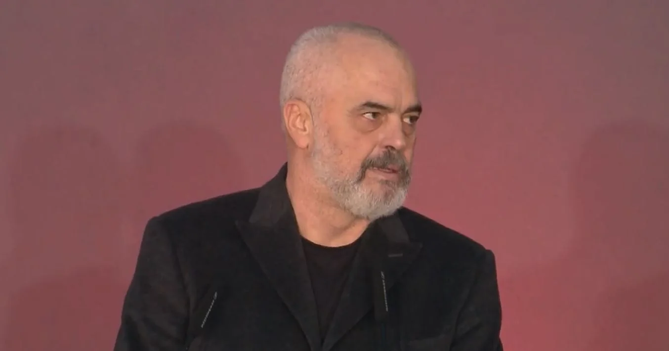 Rama mbledh drejtuesit e qarqeve