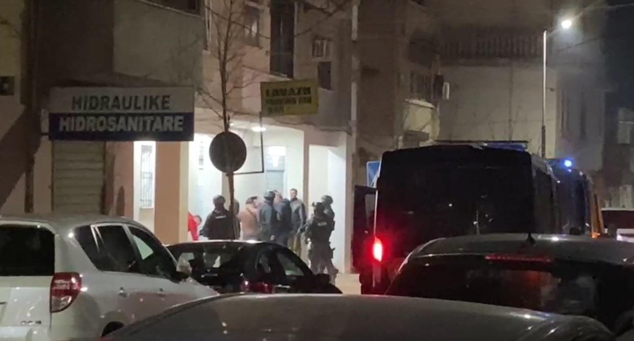 RENEA shfaqet edhe në qytetin bregdetar, nis “rrethimi” i qytetit