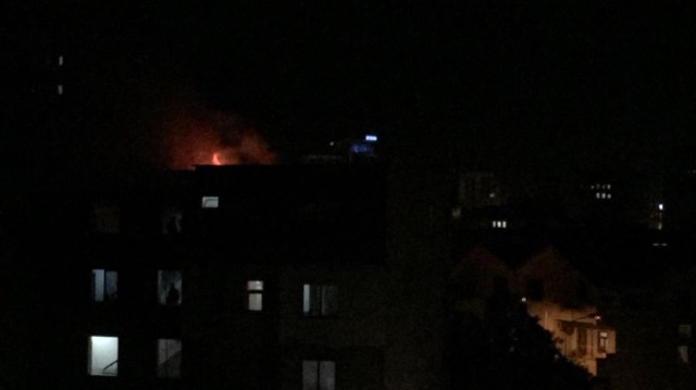 Shpërthen bombula, brenda në banesë po gatuante një 70-vjeçar (EMRI)