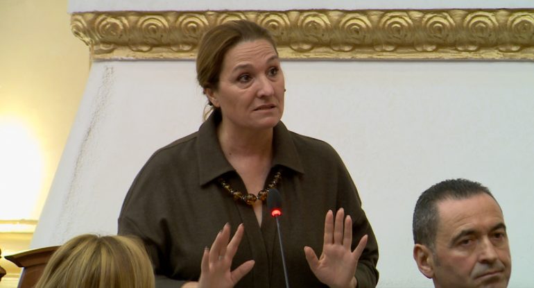 Flutura Açka i kundërpërgjigjet Ramës: Demokratët do t’i zgjidhin vetë hallet e tyre, nuk iu ha fare Edi për Edin