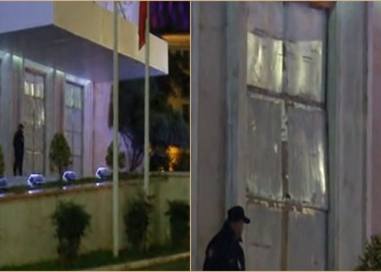 8 janari frikëson dhe Ramën! Izolohet Kryeministria, dera hyrëse mbulohet me metal