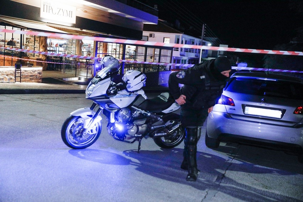 Breshëri plumbash drejt një furre buke në Athinë, plagosen dy shqiptarët, fotot e para nga vendngjarja