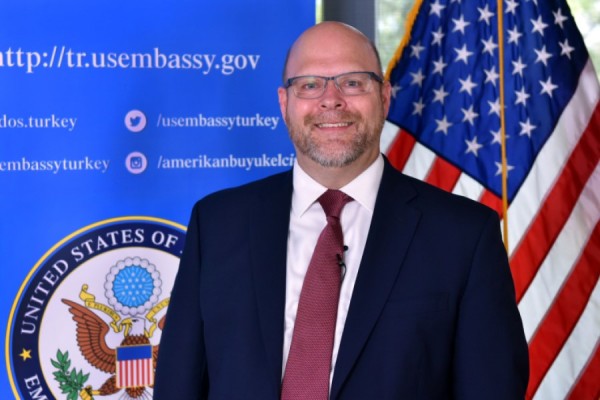 ​Jeff Hoviner merr sot detyrën e ambasadorit të SHBA-së në Kosovë