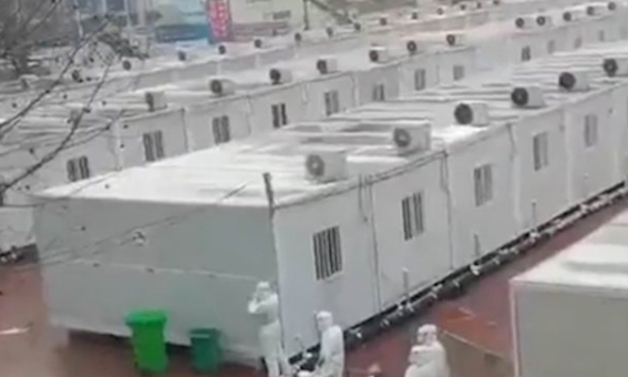 Pamjet që tronditën botën! Ja si duken kampet çnjerëzore, ku izolohen të infektuarit me Covid-19 (VIDEO)