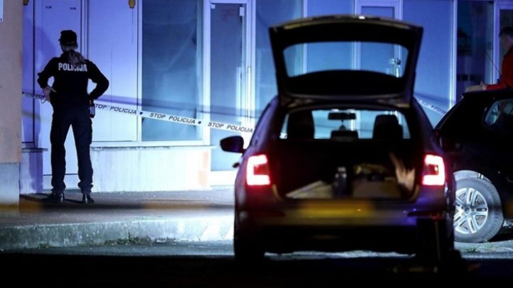 Krim i rëndë brenda familjes, djali vret babain dhe nënën