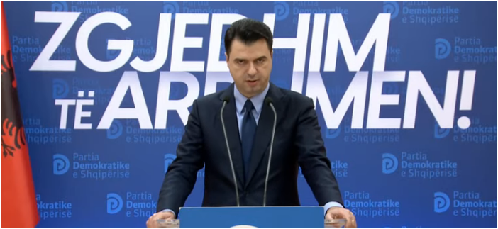 Lulzim Basha del në konferencë të jashtëzakonshme: “Jemi ndarë përfundimisht nga hijet e së shkuarës”