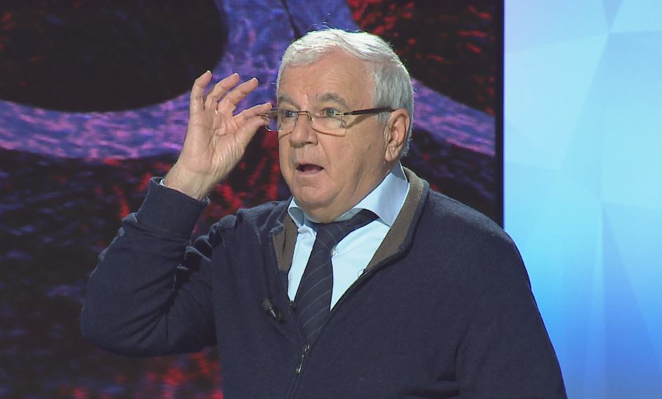 Çfarë tha Ngjela? Gazetarja i ndërpret fjalën: “Nuk mund ta vazhdoj më këtë lloj interviste” (VIDEO)