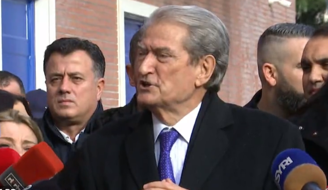 Protesta e nesërme, Berisha: Nuk ka diskutim dyert do hapen, blindat do i çojmë te shtëpia e Bashës
