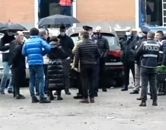 Tensionet në protestën e Berishës, Prokurorja e Tiranës në selinë e PD-së