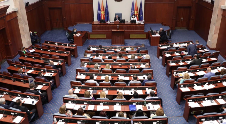 VMRO dhe LSDM përplasen në Kuvend për legjitimitetin e Qeverisë së re