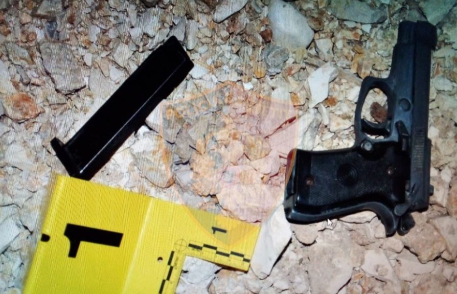 Merrte makina me qira dhe nuk i dorëzonte, arrestohet 30-vjeçari i shpallur në kërkim, ja çfarë iu gjet në shtëpi (EMRI)