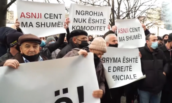 Rritja e çmimit të energjisë, qytetarët e Prishtinës dalin në protestë