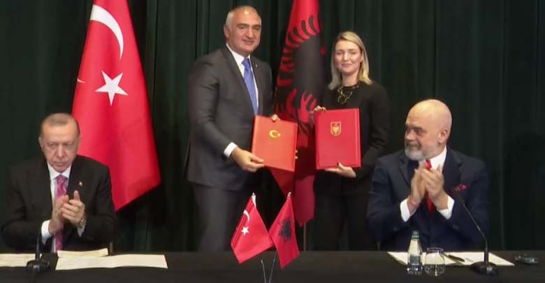 Shqipëria dhe Turqia firmosin 7 marrëveshje bashkëpunimi