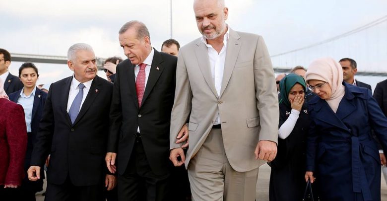 “Rama pasha i sulltanit Erdogan”/ Mediat greke “fshikullojnë” kryeministrin shqiptar për vizitën e Presidentit turk në 17 janar