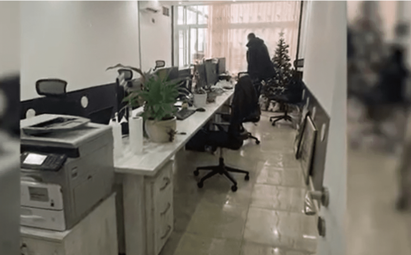 Përfitonin deri në 300 mijë euro, zbulohet laboratori i falsifikimit të dokumenteve, në pranga 4 persona (EMRAT+VIDEO)