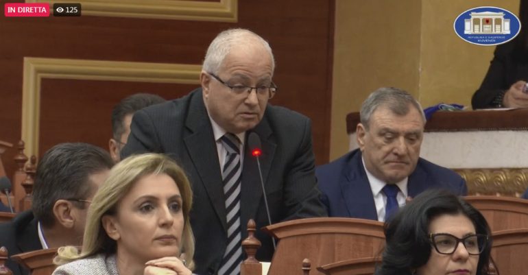 Spaho flet në Kuvend pas përjashtimit nga PD: Basha riktheu kohën e diktaturës, demokratët do i japin atë që meriton