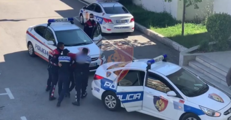 “Tentoi të largohej sapo policia e pikasi”, arrestohet 21-vjeçari, pas hetimeve rezulton se është autori i disa vjedhjeve