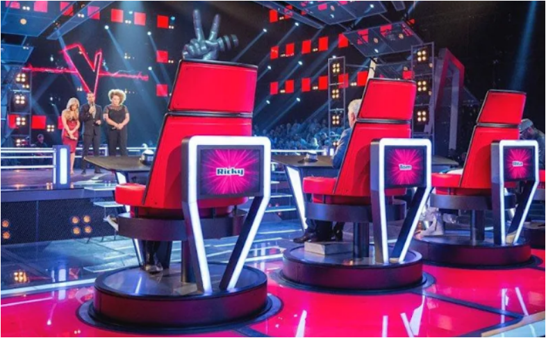 Akuza për ngacmime s*ksuale dhe sjelle të pahijshme, pezullohet nga transmetimi “The Voice”
