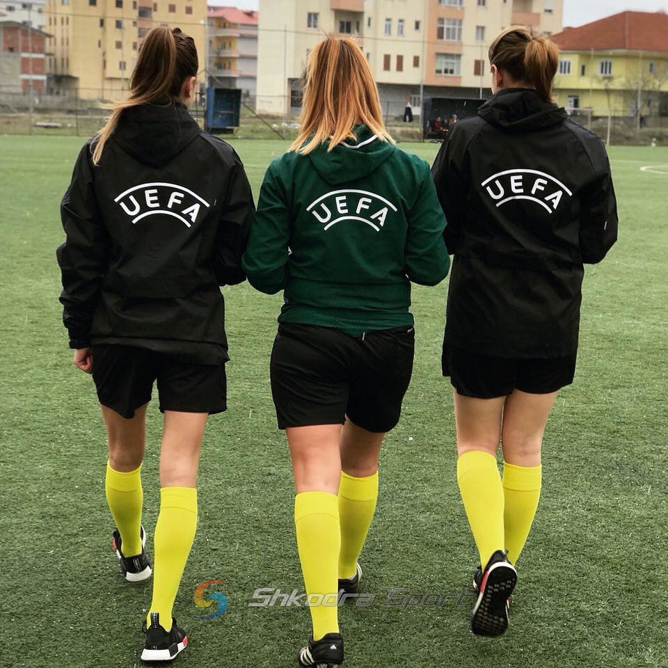 Tjetër arritje në futbollin shqiptar, tre arbitre femra pajisen me stemën e FIFA-s