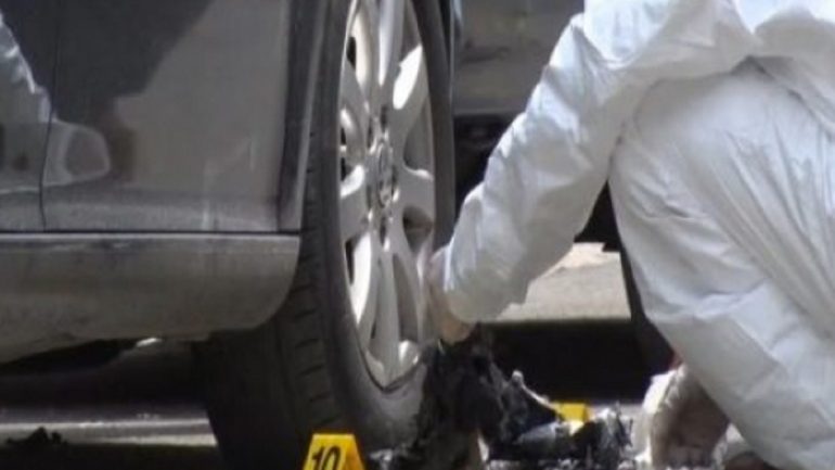 Shpërthen lënda plasëse në një makinë në lëvizje në Tiranë, plagoset shoferi dhe pasagjeri